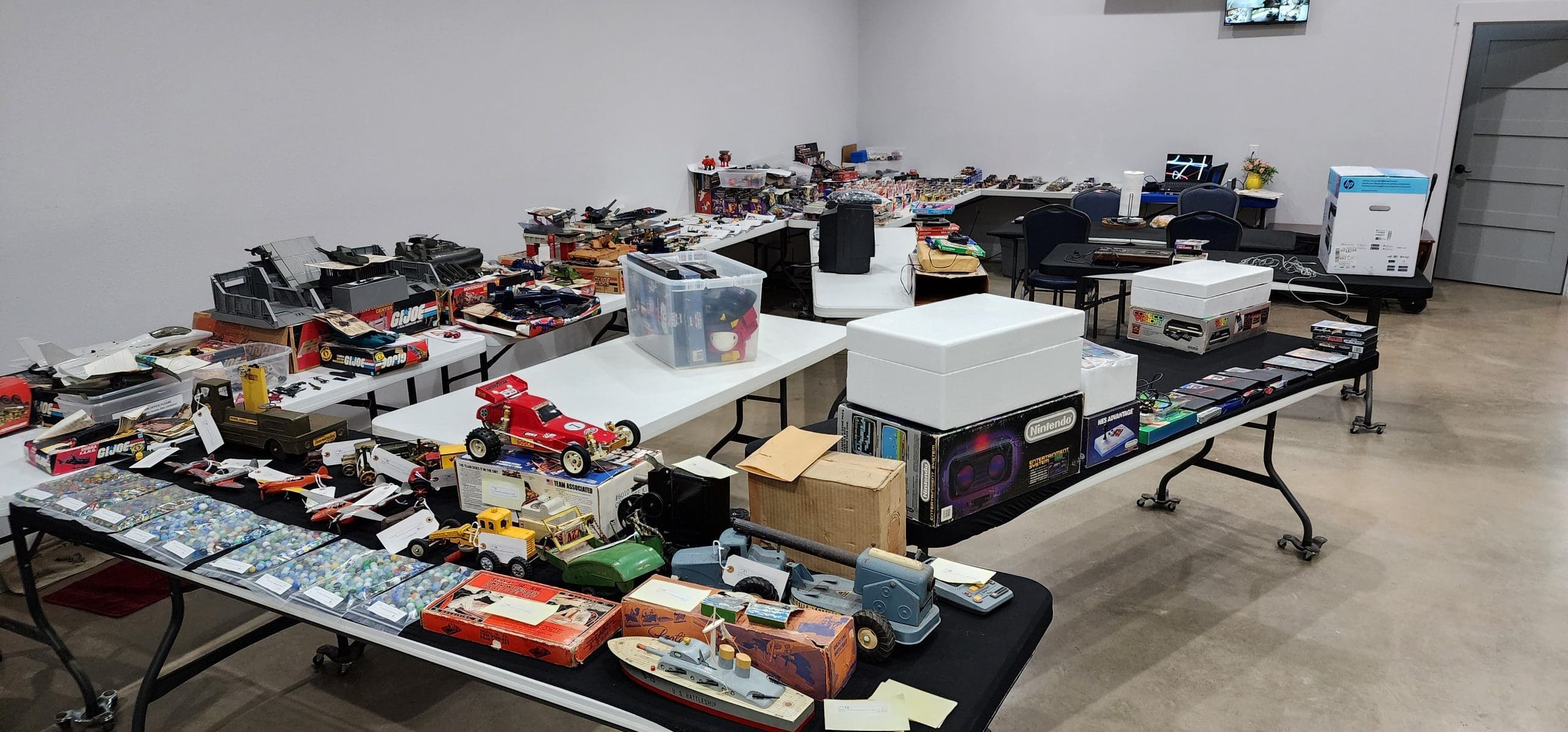 Vintage Toy Auction: Bid on 1940-1990 Collectibles Now